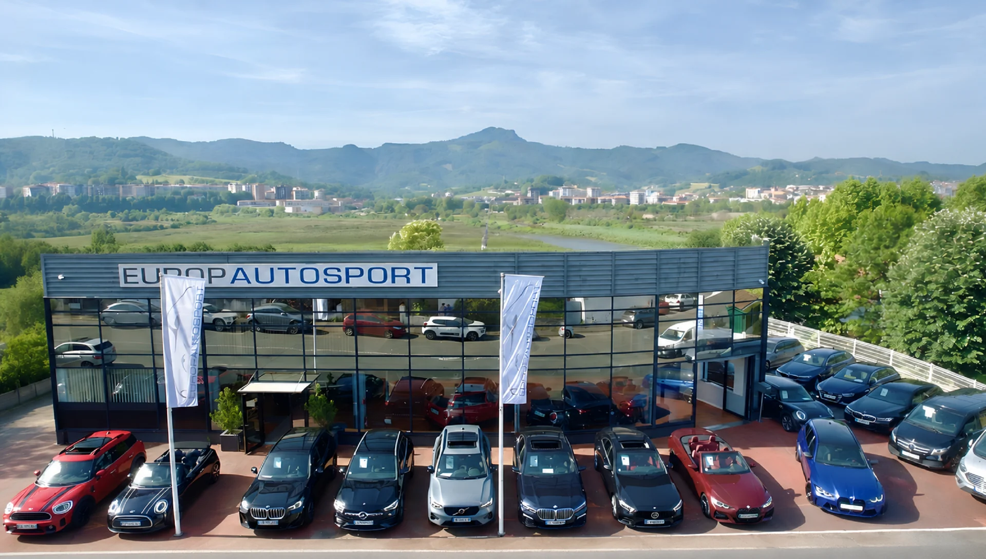 Vue aérienne du showroom Europ Autosport
